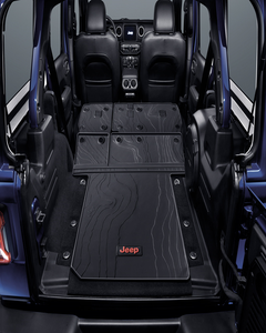 Moulded cargo tray